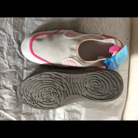 Whater Shoes Women’s Size 7-8🌊 - Picture 2 of 3